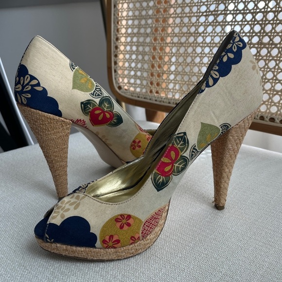 Steve Madden Richhi floral print peep-toe heels | Blue, Cream, Red | Size 8 - Picture 6 of 15